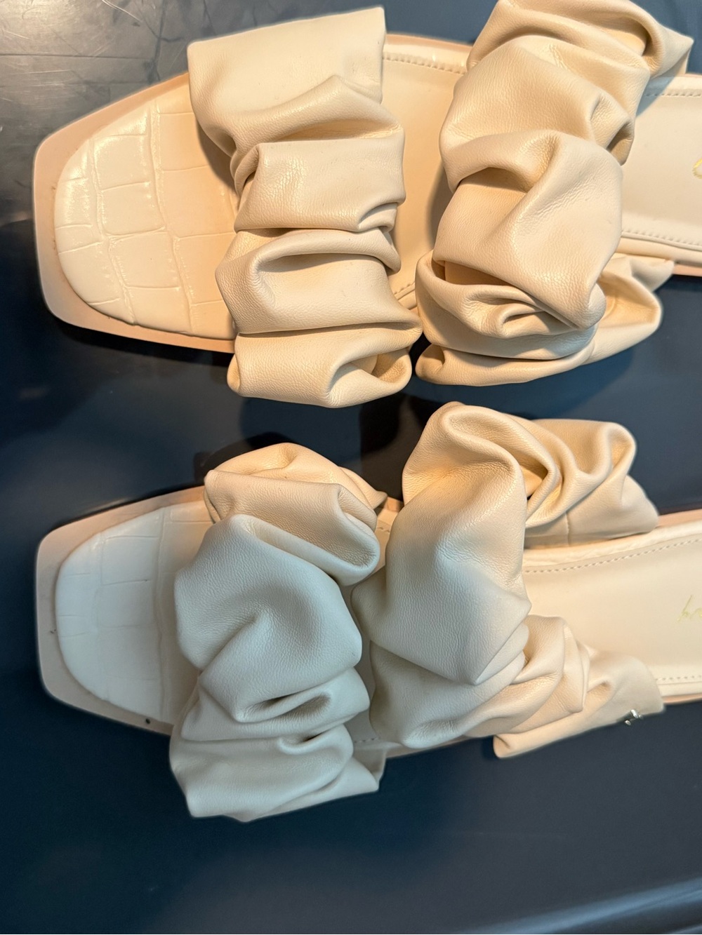 NWT Sam Edelman Ruched Double-Band Slide Sandals in cream - Women